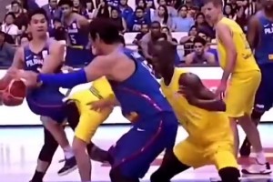 笑死！此前菲律宾男篮与澳大利亚男篮打架视频，配上这BGM真绝了🤣